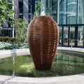 Asaki Jar Corten s podstavcom - sklobetónová fontána